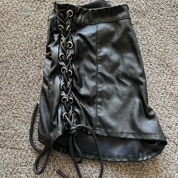 Tiger mist lace up shorts - Picture 3 of 3